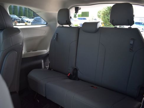 Used 2021 Toyota Sienna XLE AWD/4WD image 20