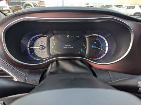 Used 2020 Chrysler Pacifica Limited image 19