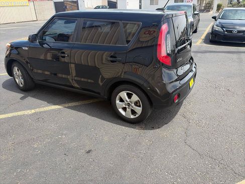 Used 2018 Kia Soul FWD image 4