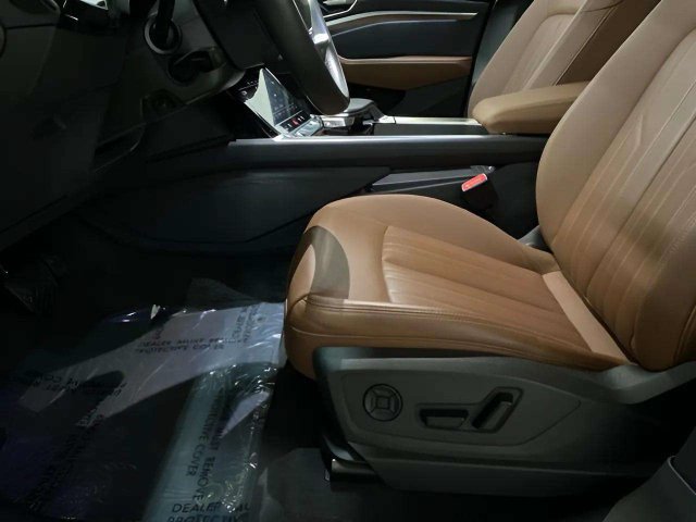Used 2024 Audi Q8 e-tron Premium Plus w/ Premium Plus Package AWD/4WD image 65