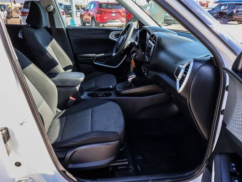 Used 2022 Kia Soul LX w/ Technology Package FWD image 12