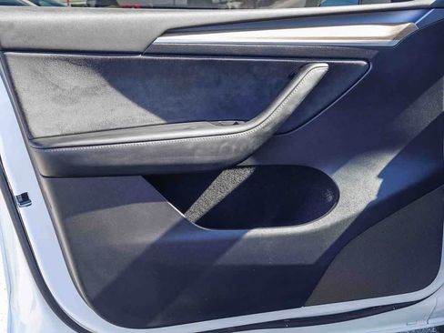 Used 2023 Tesla Model Y Long Range image 18