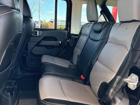 Used 2018 Jeep Wrangler Unlimited Sahara image 19
