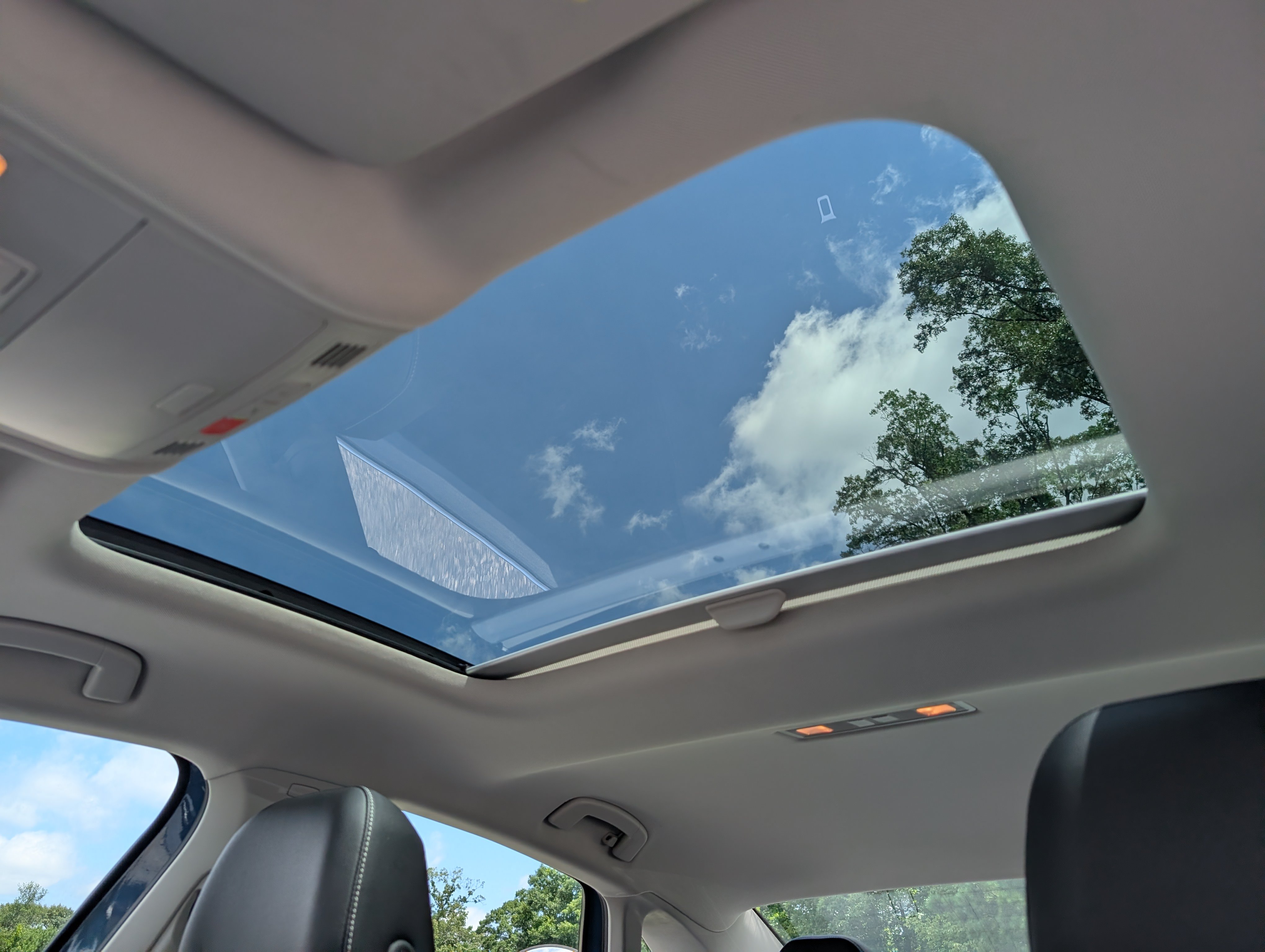 Used 2025 Volkswagen Jetta SE w/ Sunroof Package FWD image 15