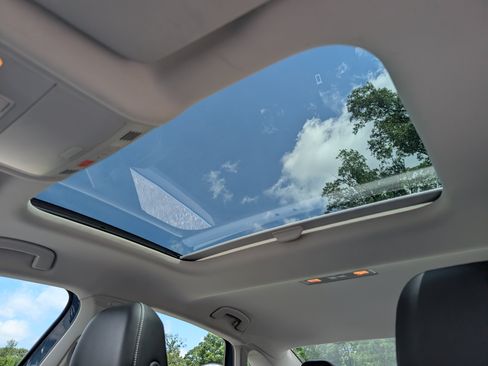 Used 2025 Volkswagen Jetta SE w/ Sunroof Package FWD image 15