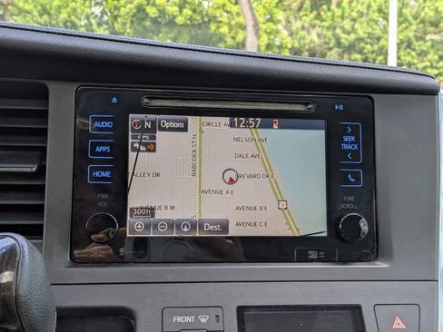 Used 2015 Toyota Sienna XLE Premium FWD image 24