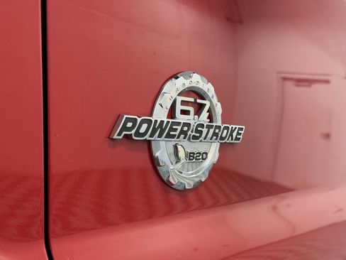 Used 2013 Ford F250 Lariat w/ Lariat Chrome Pkg image 9