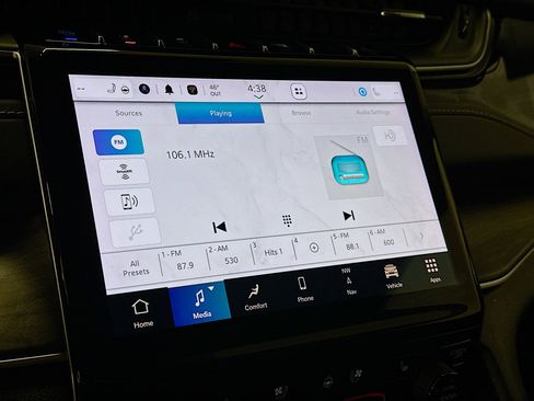 Used 2023 Jeep Grand Cherokee 4WD 4xe w/ Luxury Tech Group II image 21