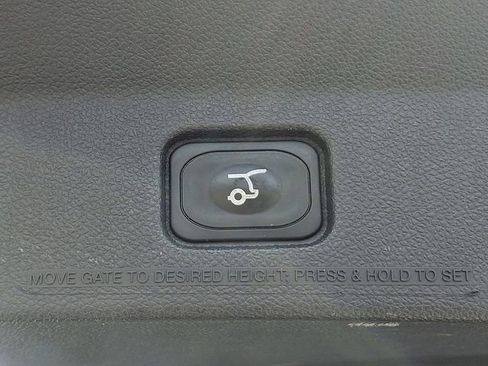Used 2015 Ford Explorer XLT w/ Equipment Group 202A AWD/4WD image 29