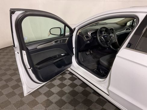 Used 2020 Ford Fusion SE image 17