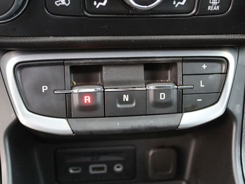 Used 2024 GMC Terrain SLT image 23