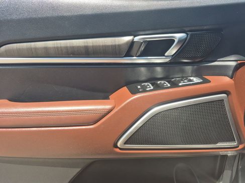 Used 2024 Kia Telluride EX image 8