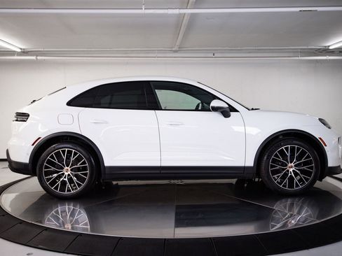 New 2026 Porsche Macan Electric RWD image 8