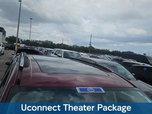 Used 2017 Chrysler Pacifica Limited w/ UConnect Theater Package FWD image 5