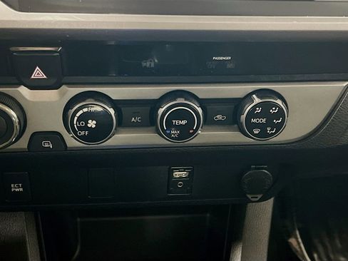 Used 2017 Toyota Tacoma 4x4 Double Cab image 15