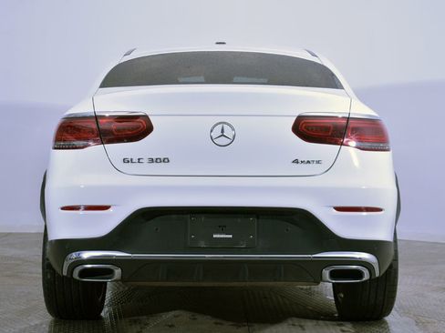 Used 2023 Mercedes-Benz GLC 300 4MATIC Coupe image 4