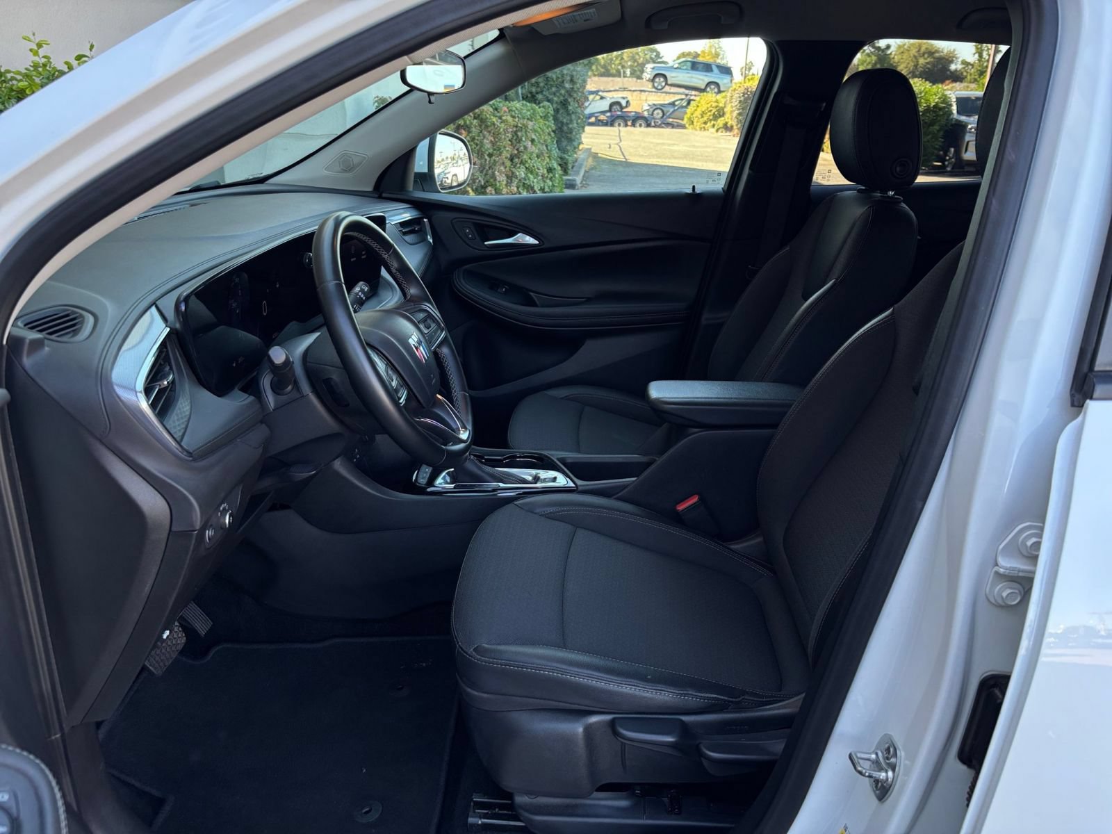 Used 2025 Buick Encore GX Preferred AWD/4WD image 26