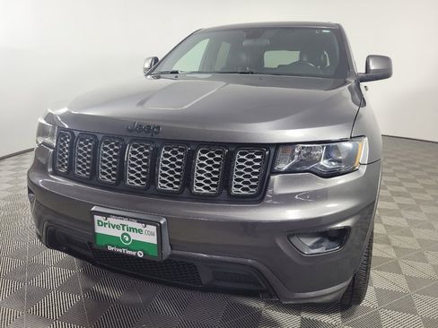 Used 2021 Jeep Grand Cherokee Laredo X image 15