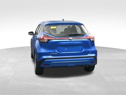 Used 2022 Nissan Kicks S FWD image 4