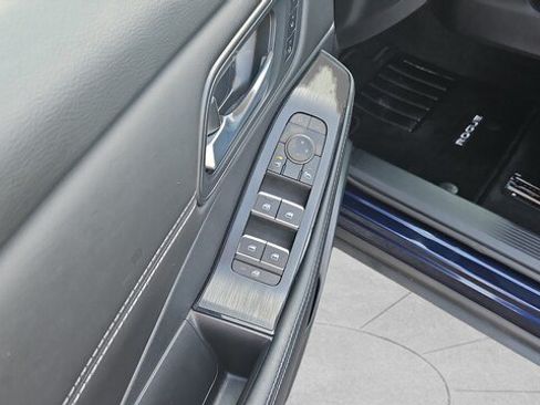 Certified 2025 Nissan Rogue SL w/ Tech Package AWD/4WD image 9