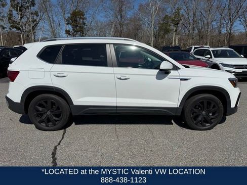 Certified 2023 Volkswagen Taos SE w/ Panoramic Sunroof Package AWD/4WD image 4