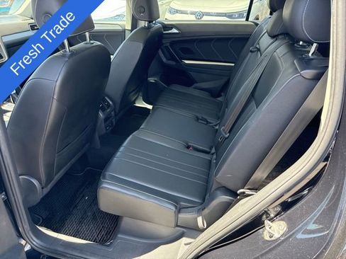 Used 2022 Volkswagen Tiguan SE w/ Panoramic Sunroof Package FWD image 8