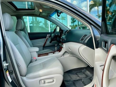 Used 2013 Toyota Highlander Limited image 17