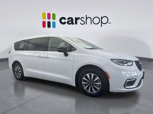Used 2024 Chrysler Pacifica Limited FWD image 7
