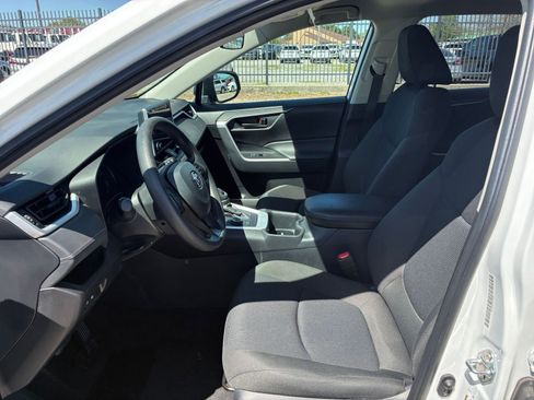 Used 2025 Toyota RAV4 LE AWD/4WD image 21