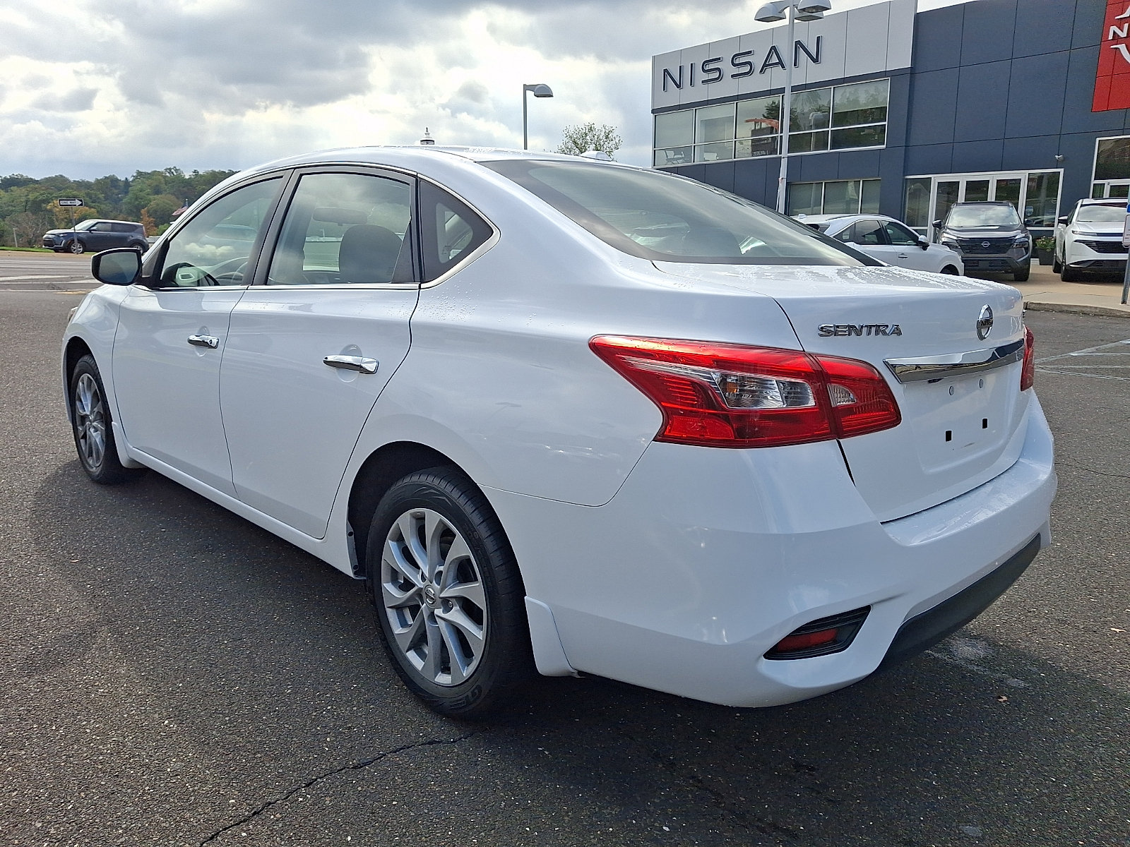 Certified 2019 Nissan Sentra SV FWD image 4