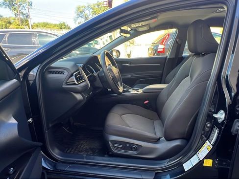 Used 2021 Toyota Camry LE image 28