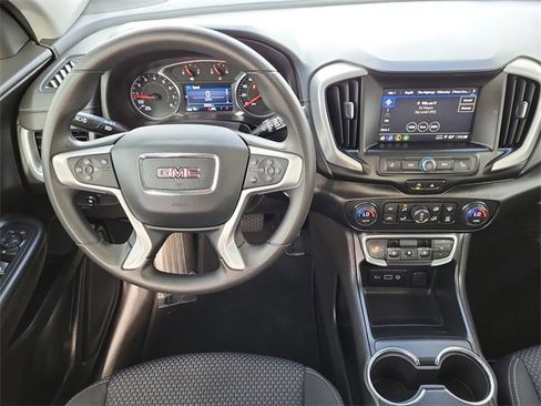 Used 2024 GMC Terrain SLE w/ Driver Convenience Package image 23