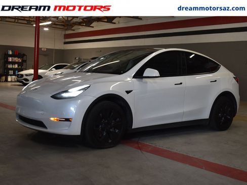 Used 2021 Tesla Model Y Long Range AWD/4WD image 1