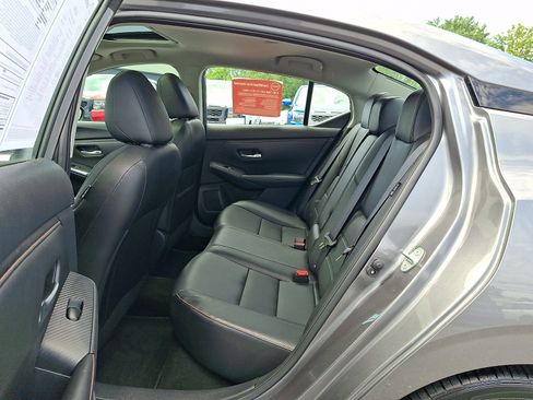 Certified 2023 Nissan Sentra SR w/ SR Premium Package FWD image 11