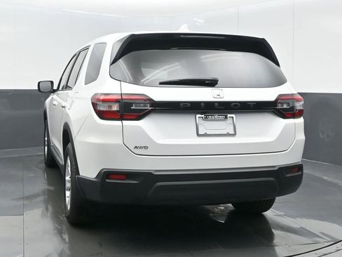 Used 2024 Honda Pilot LX image 19