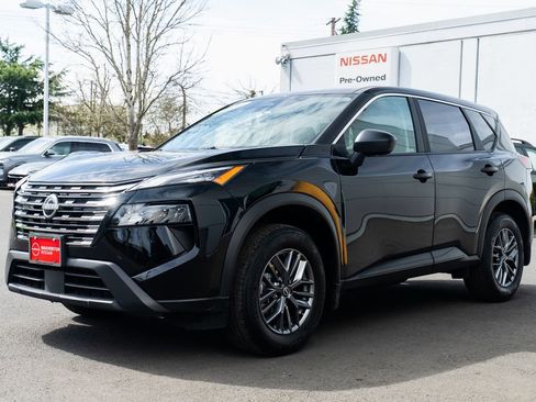 Used 2025 Nissan Rogue S image 3