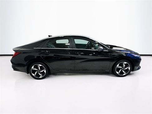 Used 2023 Hyundai Elantra Limited image 4