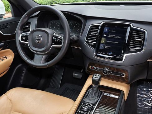 Used 2017 Volvo XC90 T6 Momentum w/ Vision Package image 36