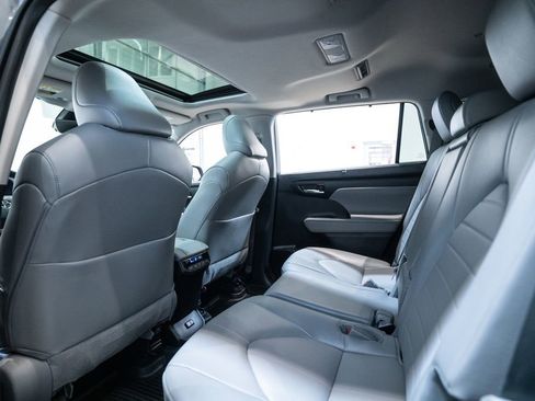 Certified 2022 Toyota Highlander XLE image 34