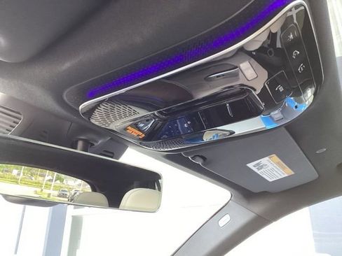 Used 2025 Mercedes-Benz GLC 300 4MATIC image 36