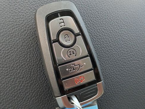 New 2026 Ford F250 Lariat w/ FX4 Off-Road Package image 32