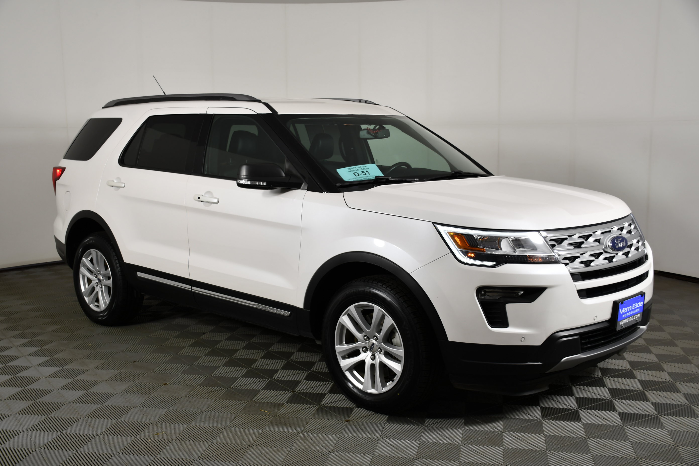 Used 2019 Ford Explorer XLT w/ Equipment Group 202A AWD/4WD image 4