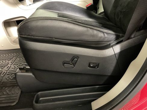 Used 2014 Dodge Grand Caravan SXT FWD image 21