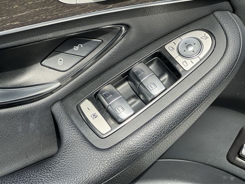 Used 2020 Mercedes-Benz GLC 300 4MATIC image 20