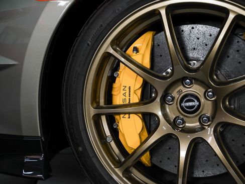 Used 2024 Nissan GT-R T-spec Dual-clutch 6-Speed Tra w/ Floor Mat Package image 18