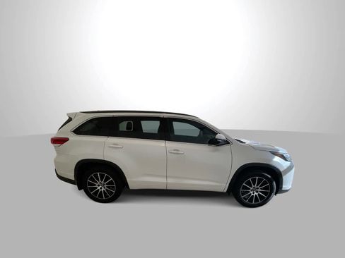 Used 2017 Toyota Highlander SE w/ Carpet Mat Package AWD/4WD image 9