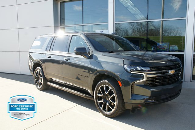 Used 2022 Chevrolet Suburban RST w/ Sport Performance Package AWD/4WD image 2