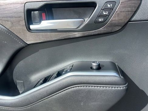 Used 2020 Toyota Highlander Limited image 23