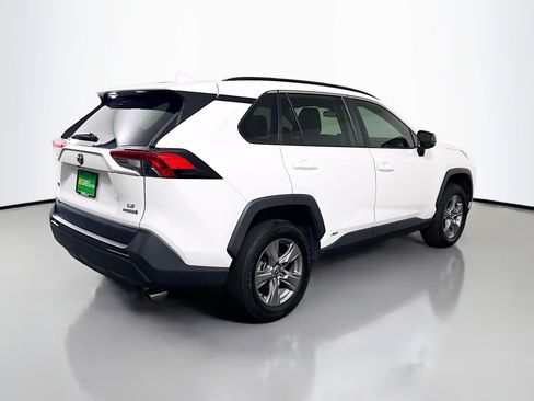 Used 2022 Toyota RAV4 LE image 10
