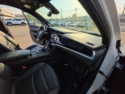 Used 2024 Cadillac XT6 Premium Luxury w/ Technology Package AWD/4WD image 33